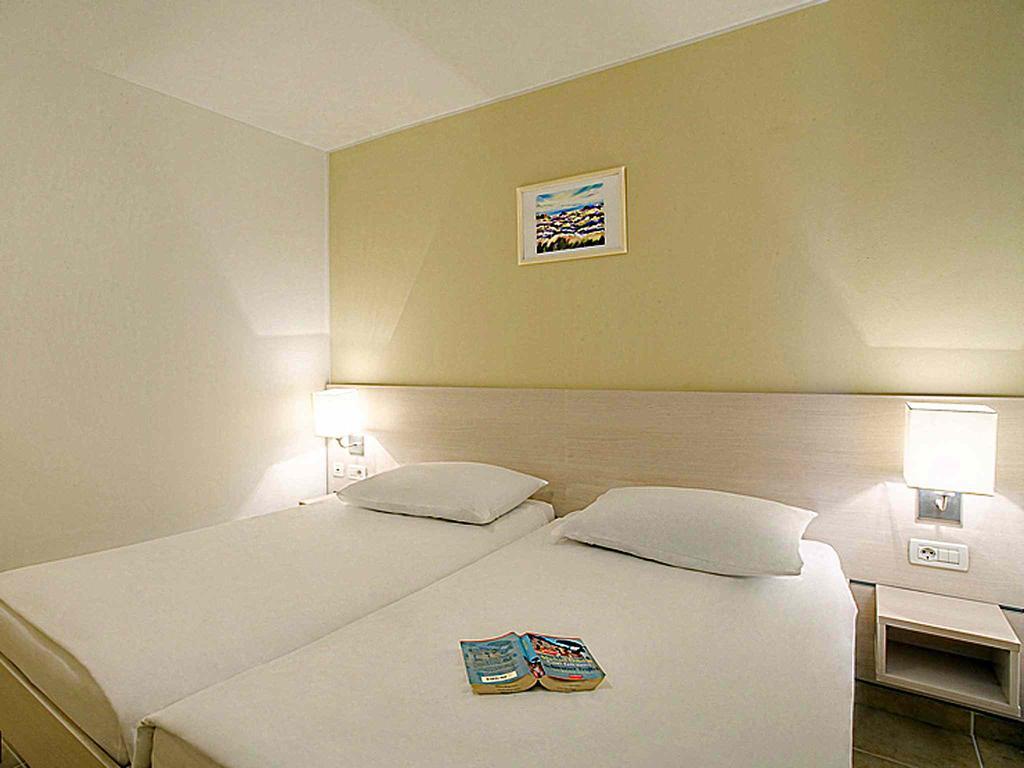 Eurocamp Mobile Homes At Fkk Nudist Campsite Solaris Tar-Vabriga Ngoại thất bức ảnh