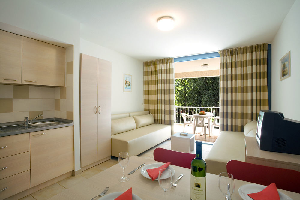 Eurocamp Mobile Homes At Fkk Nudist Campsite Solaris Tar-Vabriga Ngoại thất bức ảnh