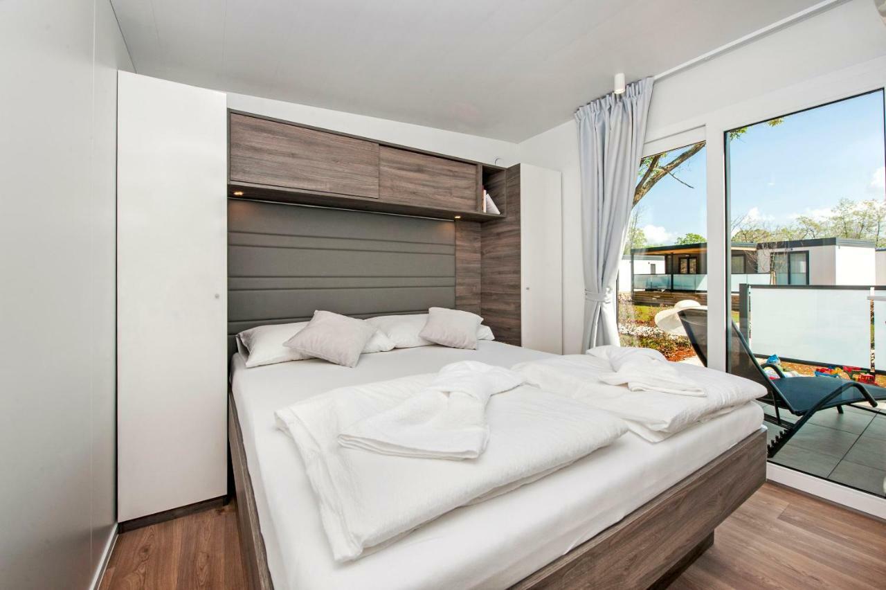 Eurocamp Mobile Homes At Fkk Nudist Campsite Solaris Tar-Vabriga Ngoại thất bức ảnh